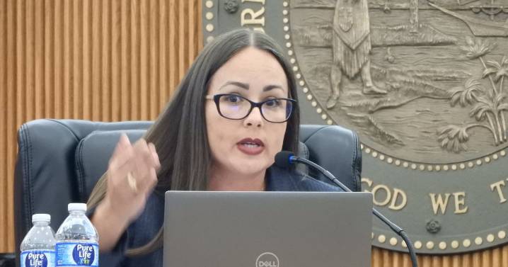 Alcaldesa de Hialeah multada por reformar su casa sin permiso legal