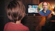El motivo por el que tus hijos no deben ver la tele después de cenar según Álvaro Bilbao
