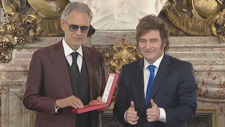 Javier Milei distinguió a Andrea Bocelli con la Orden de Mayo