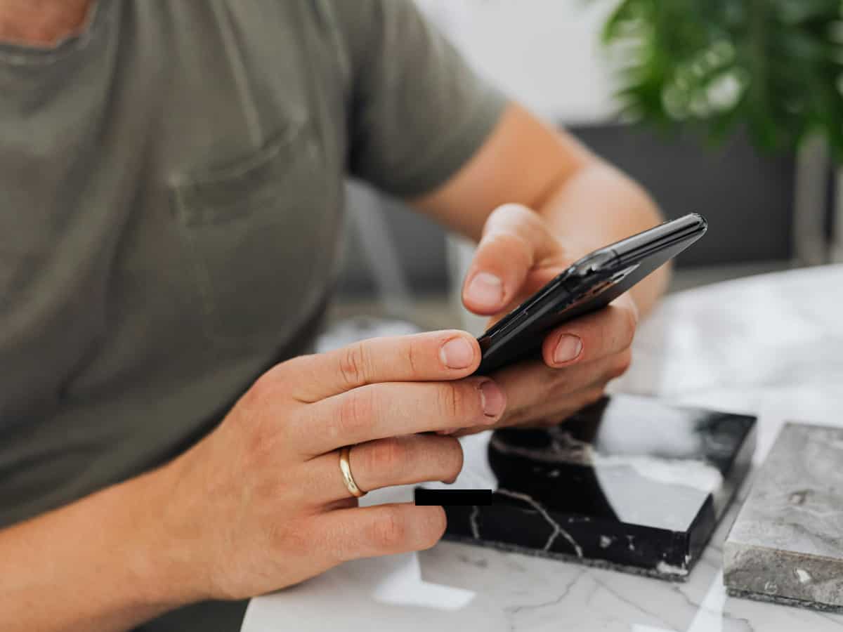 OYO faces allegations of 'daylight heist' over bonus share ballot