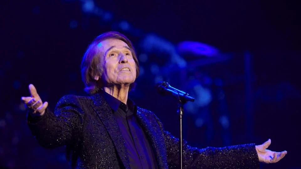 ¡Raphael deslumbra tras ser reconocido como Persona del Año!