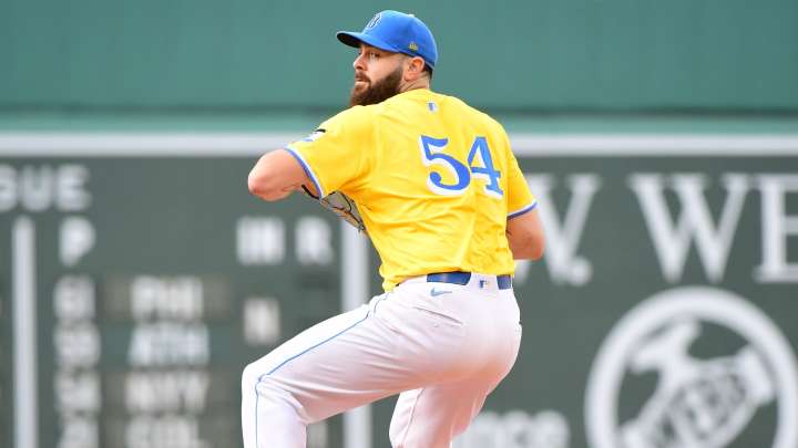 Report: Red Sox’s Lucas Giolito Declines Option, Enters Free Agency