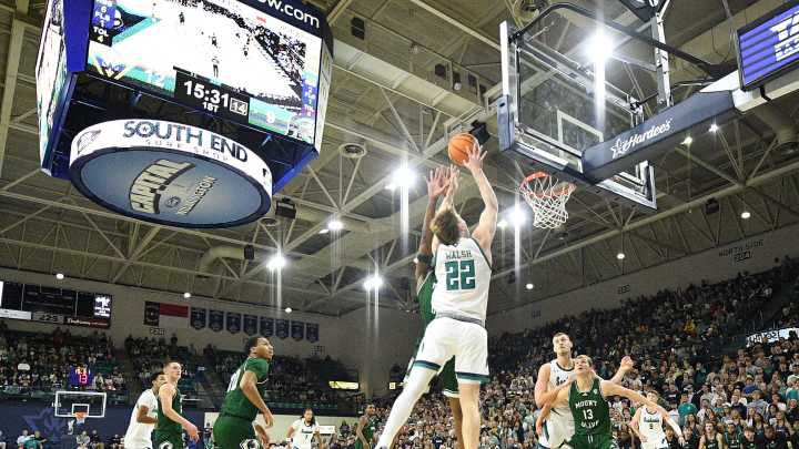 UNCW basketball rolls past Mount Olive in 2025