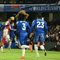 Arsenal held by 10-man Chelsea, Isak end drought to fire Liverpool