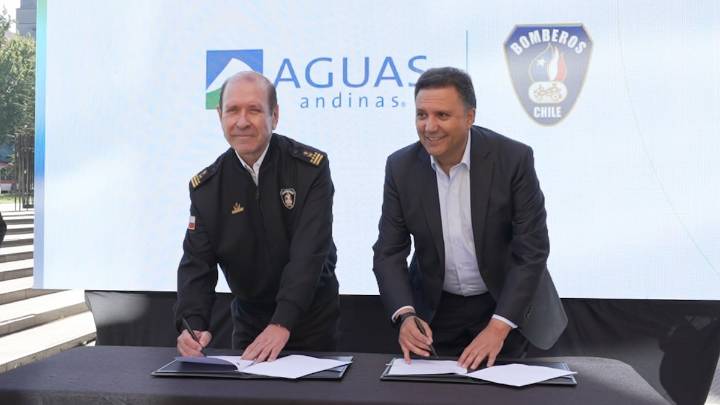 Vecinos de la región metropolitana podrán aportar mensualmente a bomberos mediante la cuenta del agua
