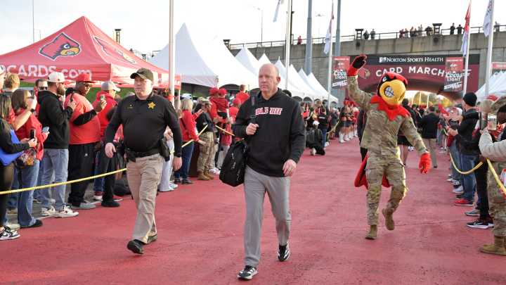 Texas man faces charges in connection with threatening UofL coach