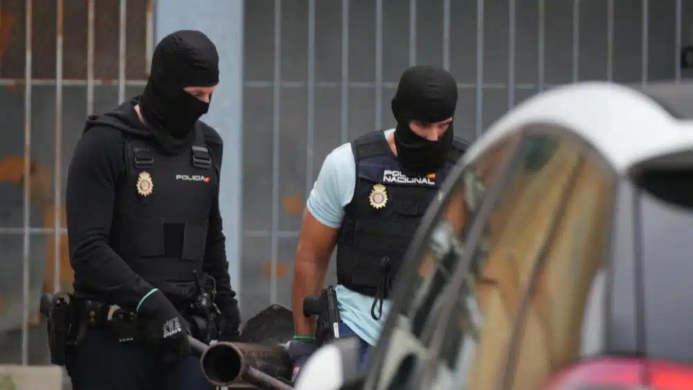 La Policía halla 3800 kilos de hachís en una nave de Isla Mayor en la operación del agente herido