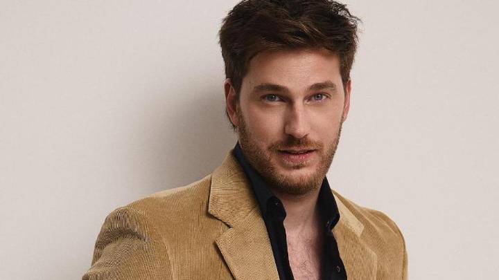 Manu Vega, actor: “Hay que saber estar solo y dejar un lugar para el duelo. Un clavo nunca puede sacar otro clavo, no se puede hacer terapia a base de sentimientos falsos con otras personas”