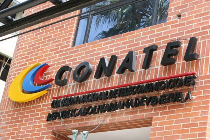 Conatel cerró la emisora 93.7 FM en La Guaira e incautó todos sus equipos
