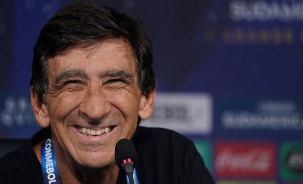 Impacto en Racing: Milito reveló que le ofreció la renovación a Gustavo Costas