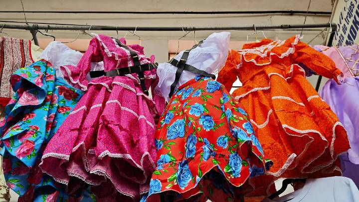 Tulancingo: Padres de familia gastan hasta 600 pesos por desfile de la Revolución