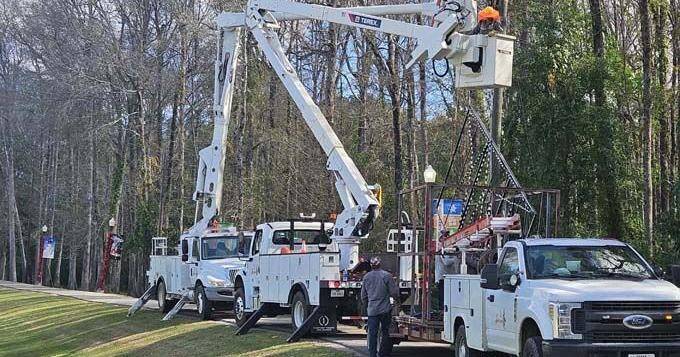 City crews busy getting the lights up for Christmas