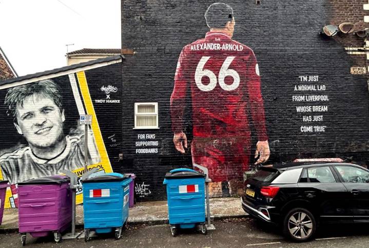 Mural de Trent Alexander-Arnold vandalizado antes del Liverpool