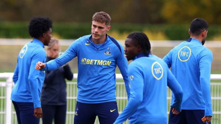 Frank says Tottenham's Van de Ven and Spence apologised for snub