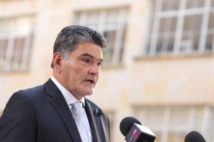 Procurador sobre bombardeos: si menores están del otro lado de la legalidad son legítimos