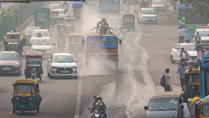 At 303, AQI back in ‘Very Poor’ category: As cases of farm fires surge in Punjab, Delhi air quality sees sharp fluctuation