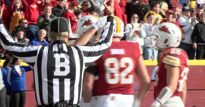 Rocco Becht throws for 3 TDs and Iowa State snaps 3-game skid against Kansas 38