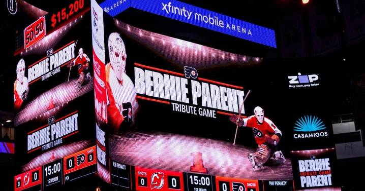 Flyers honor late former goalie great Bernie Parent