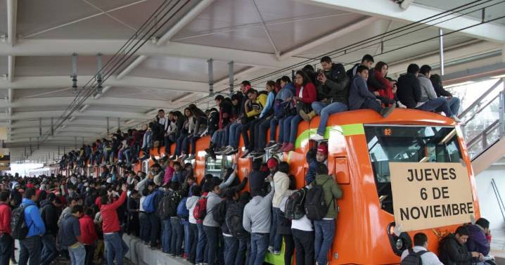 Caos matutino en el Metro CDMX: Línea 8 colapsa y reportan saturación en varias estaciones