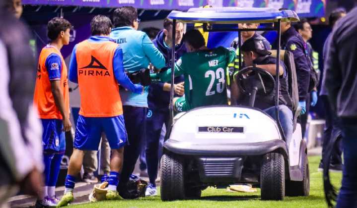 ¿No era para roja? Mier sale en el carrito de las desgracias tras fuerte entrada de Carrasquilla