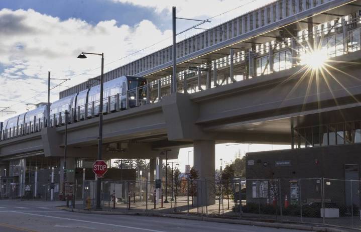 Light rail’s push to Federal Way gives students, workers front