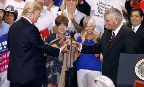 Alfombra roja de Milei para la derecha evangélica que trabaja para Trump