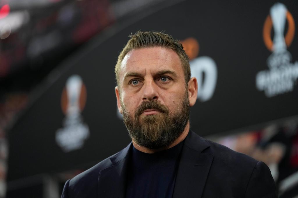 Excapitán y entrenador de la Roma, De Rossi, contratado para dirigir al Genoa en peligro de descenso