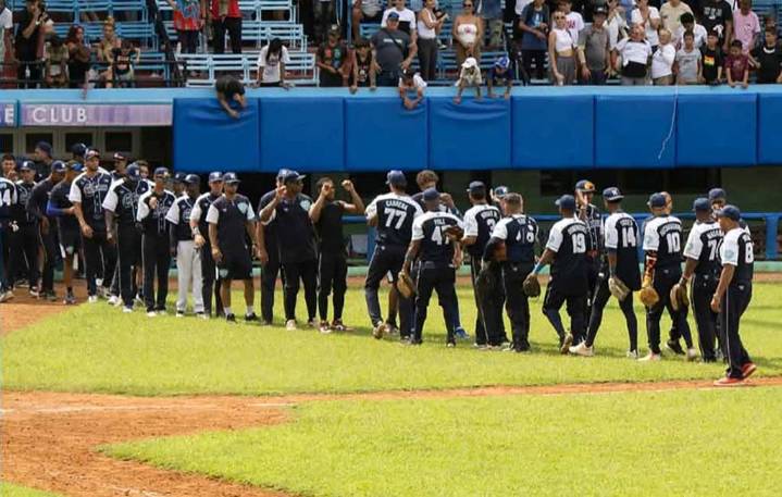 Béisbol cubano: Cachorros sostienen el trono con garra y metralla (+Foto)