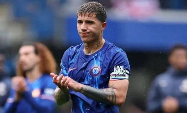 Por qué no juega Enzo Fernández en Chelsea por la Champions
