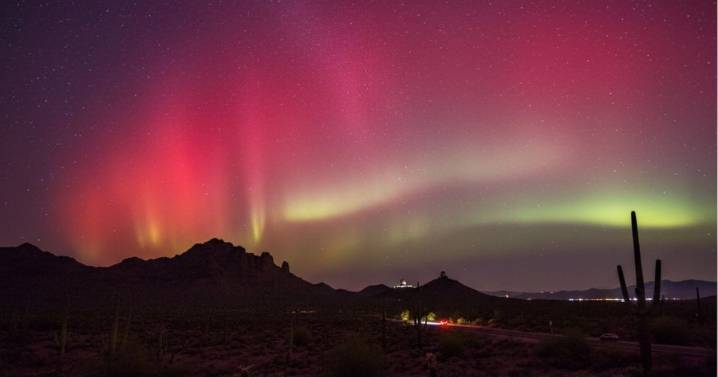 Captan las primeras fotos de auroras boreales en México: así se ven los cielos púrpura y rojos