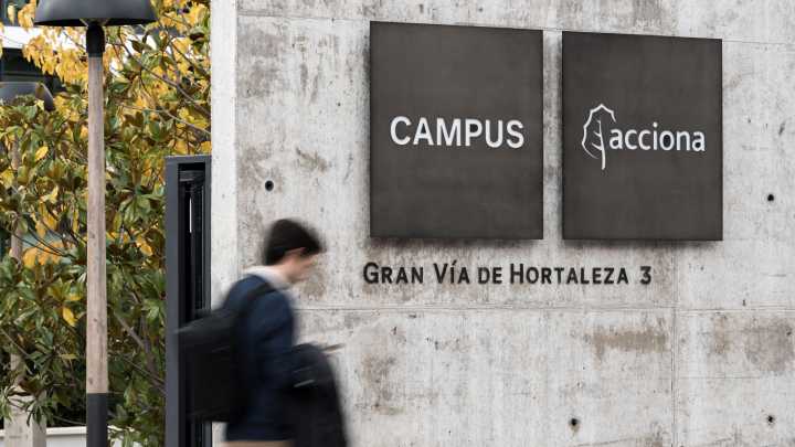 Acciona cae el 11% y Acciona Energía, el 9%, tras su informe de tendencias de negocio y en medio del registro policial