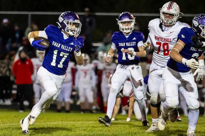 Michigan high school football scores from MHSAA playoff district finals