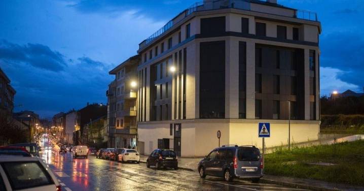 Detenido por amenazar con arma blanca a la dueña de un bar de O Vinteún para robarle