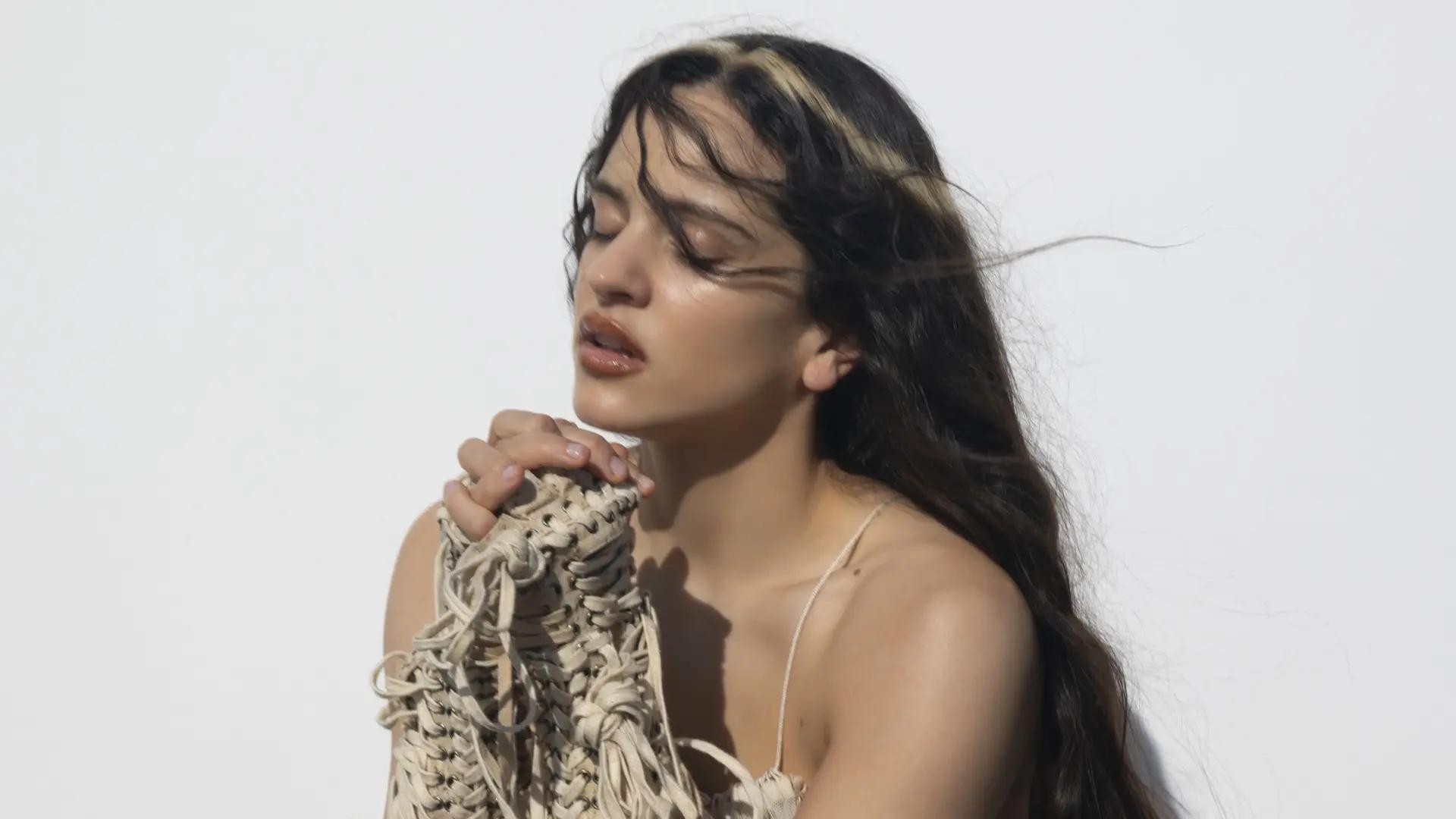 Un crítico británico compara el álbum de Rosalía con la Sagrada Familia: "A diferencia de la catedral, su álbum está terminado"