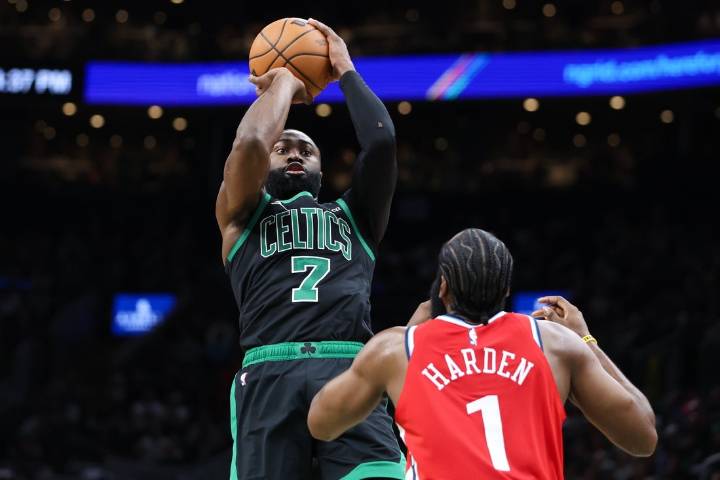 Deadspin | Celtics nearly relinquish big lead, edge skidding Clippers