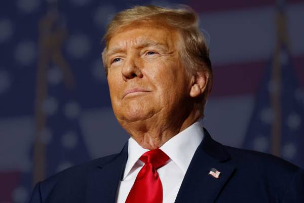 Trump: «El espacio aéreo sobre y alrededor de Venezuela está cerrado en su totalidad»