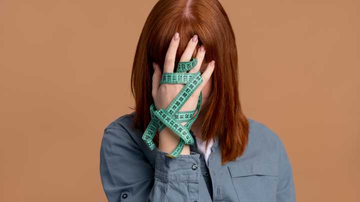 Cómo TikTok y las redes sociales han amplificado los trastornos de alimentación: "Los ideales ya no están solo en la TV, sino en la palma de nuestra mano"