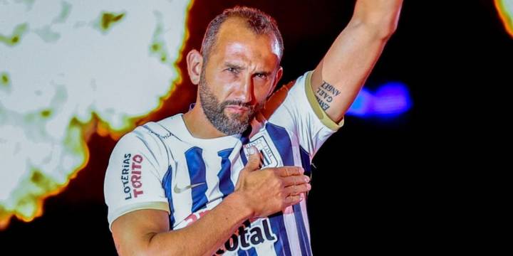 Hernán Barcos afronta semana decisiva en Alianza Lima: entre la anhelada renovación y el riesgo potencial de una salida