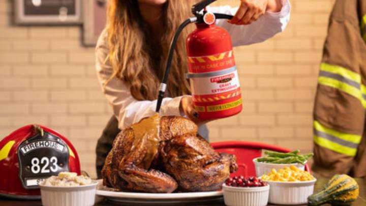 Firehouse Subs vende un “extintor de salsa” para salvar tu pavo en Acción de Gracias