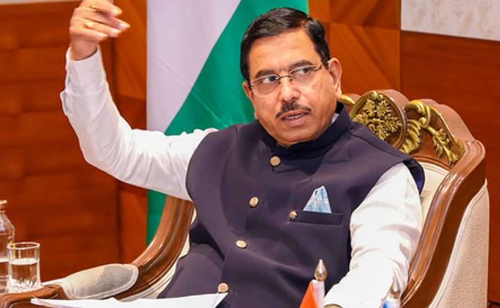 Karnataka Cong crisis: Union Minister Joshi alleges Siddaramaiah, Shivakumar ‘purchasing MLAs’ for support