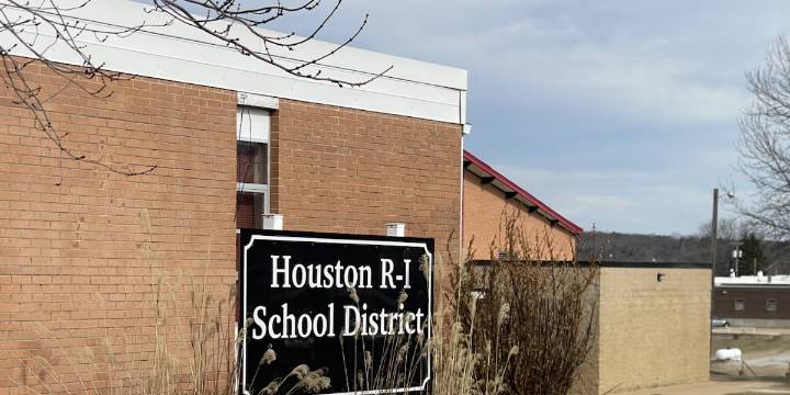 Houston School District removes rifle from vehicle in school parking lot