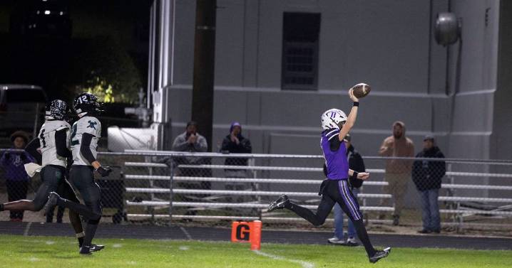 Dixon rolls past Woodstock North in Class 4A first