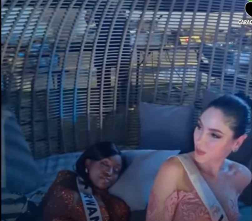 Miss Ruanda se queda dormida en pleno evento del Miss Universo