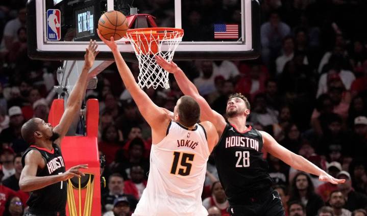 Jokic anota 34 puntos y Nuggets vencen a Rockets por 112