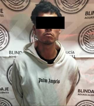 Lo sorprenden orinando en la vía pública y termina arrestado por droga