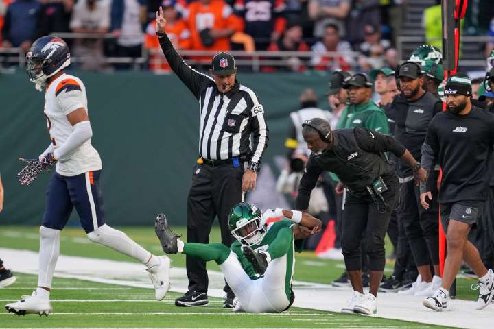 Jets' Aaron Glenn declines to address Garrett Wilson's injury status