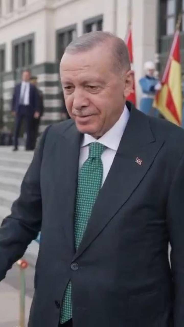 Zelensky meets Turkish President Erdogan in effort to isolate Russia