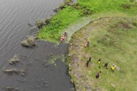 Caso Loan: por lluvias drenan parte de una laguna frente al campo de Pérez y Caillava