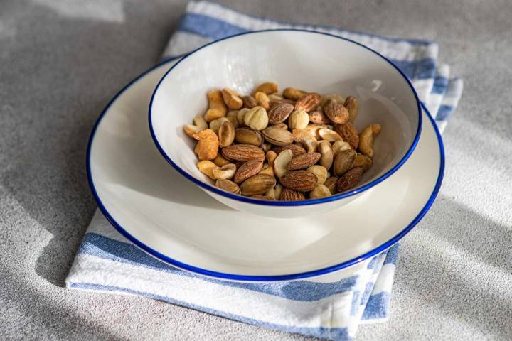Raw vs. Roasted Nuts: Which Packs More Nutrients and Healthy Fats?