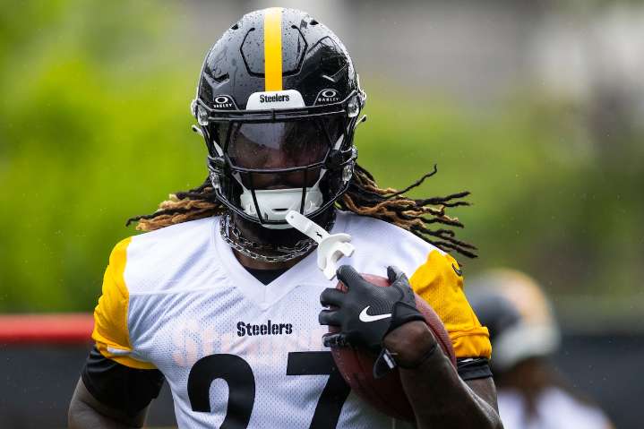 Pittsburgh Steelers bring back former Eagles running back